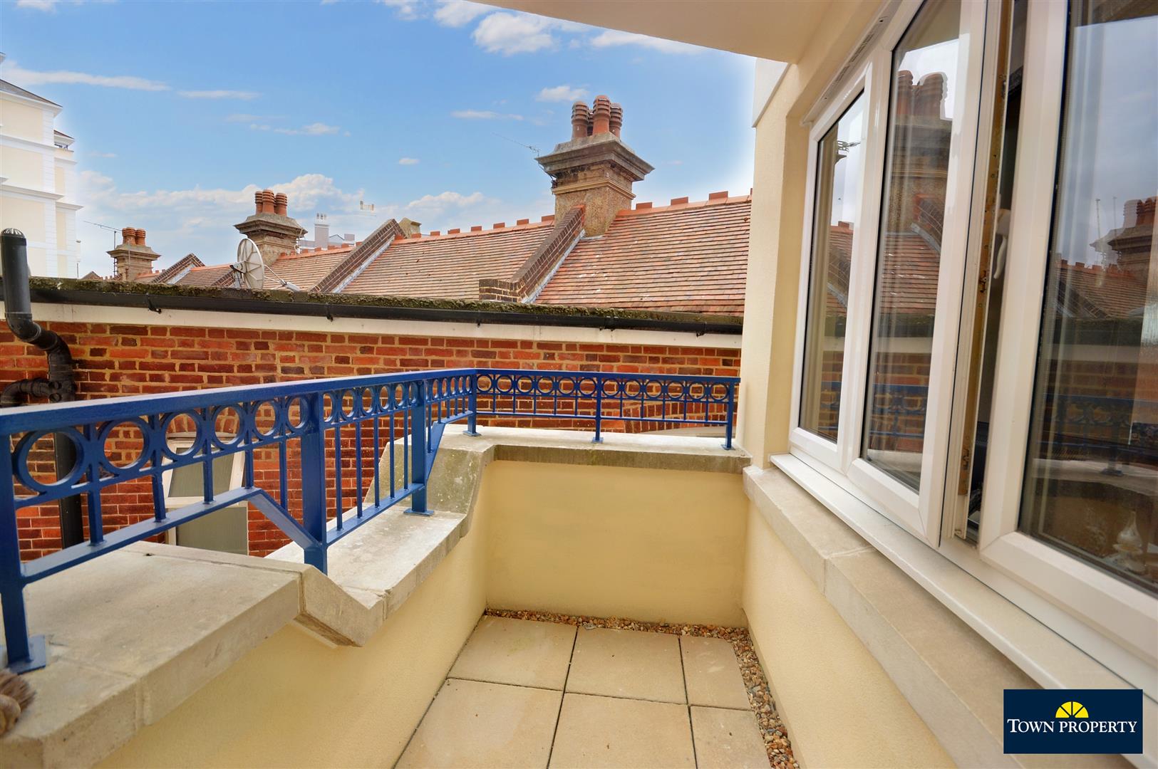 Property Details for 23 Compton Street Eastbourne BN21 4AP Town